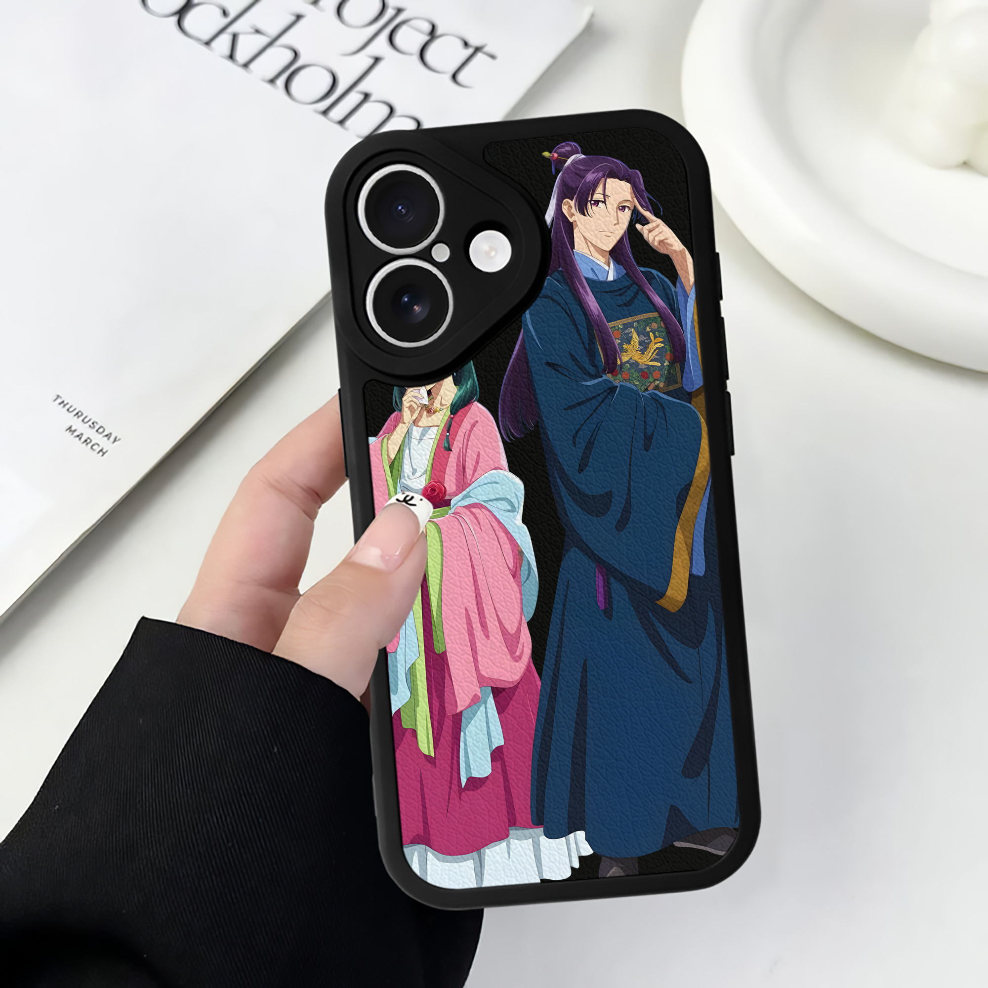 （画像用） 薬屋のひとりごと The Apothecary Diaries 【iPhone 16シリーズ対応】シリコンスマホケース（レザー調） 材質：シリコン
